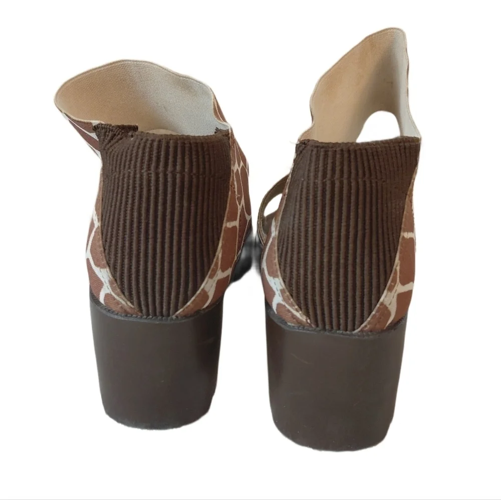 CHARLESTON SHOE CO. Giraffe Print Sandals Strappy Block Heels Size 6.5